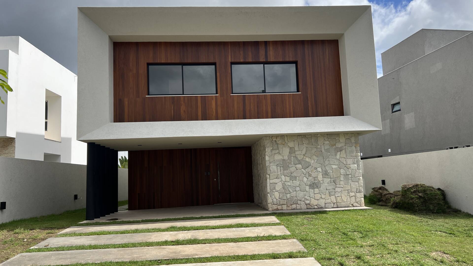 Casa à venda com 4 quartos, 280m² - Foto 1