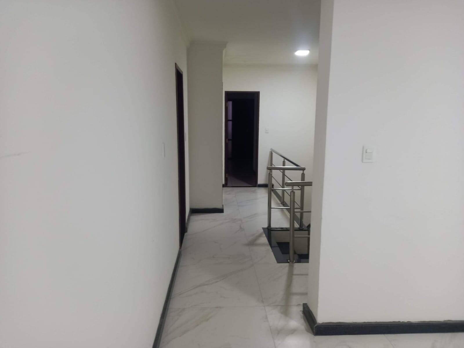 Casa para alugar com 4 quartos, 300m² - Foto 19