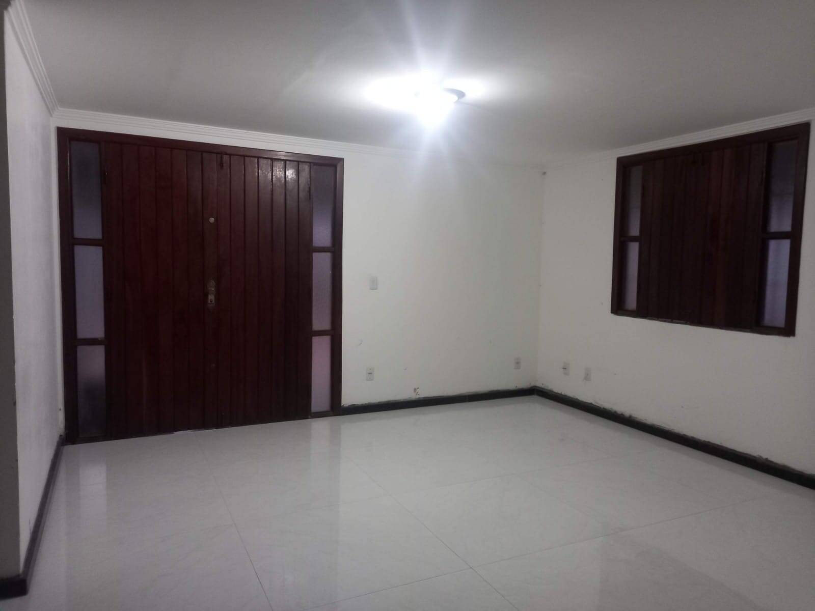 Casa para alugar com 4 quartos, 300m² - Foto 3