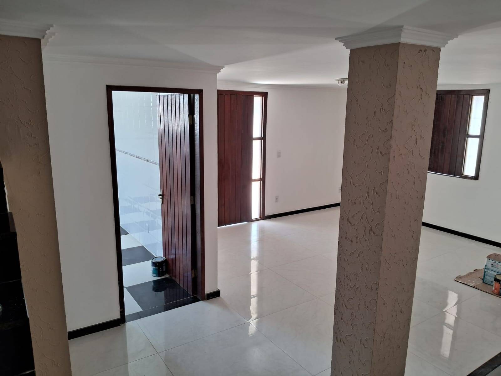 Casa para alugar com 4 quartos, 300m² - Foto 4